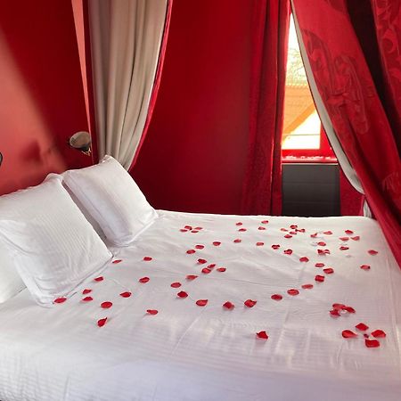 Logis Hotel La Maison A Pan De Bois Виерзон Екстериор снимка