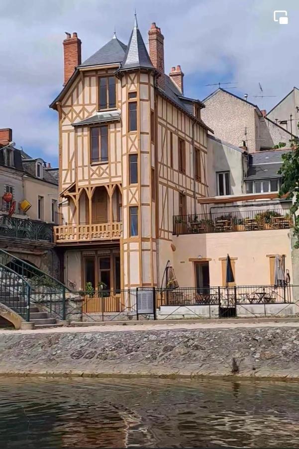 Logis Hotel La Maison A Pan De Bois Виерзон Екстериор снимка