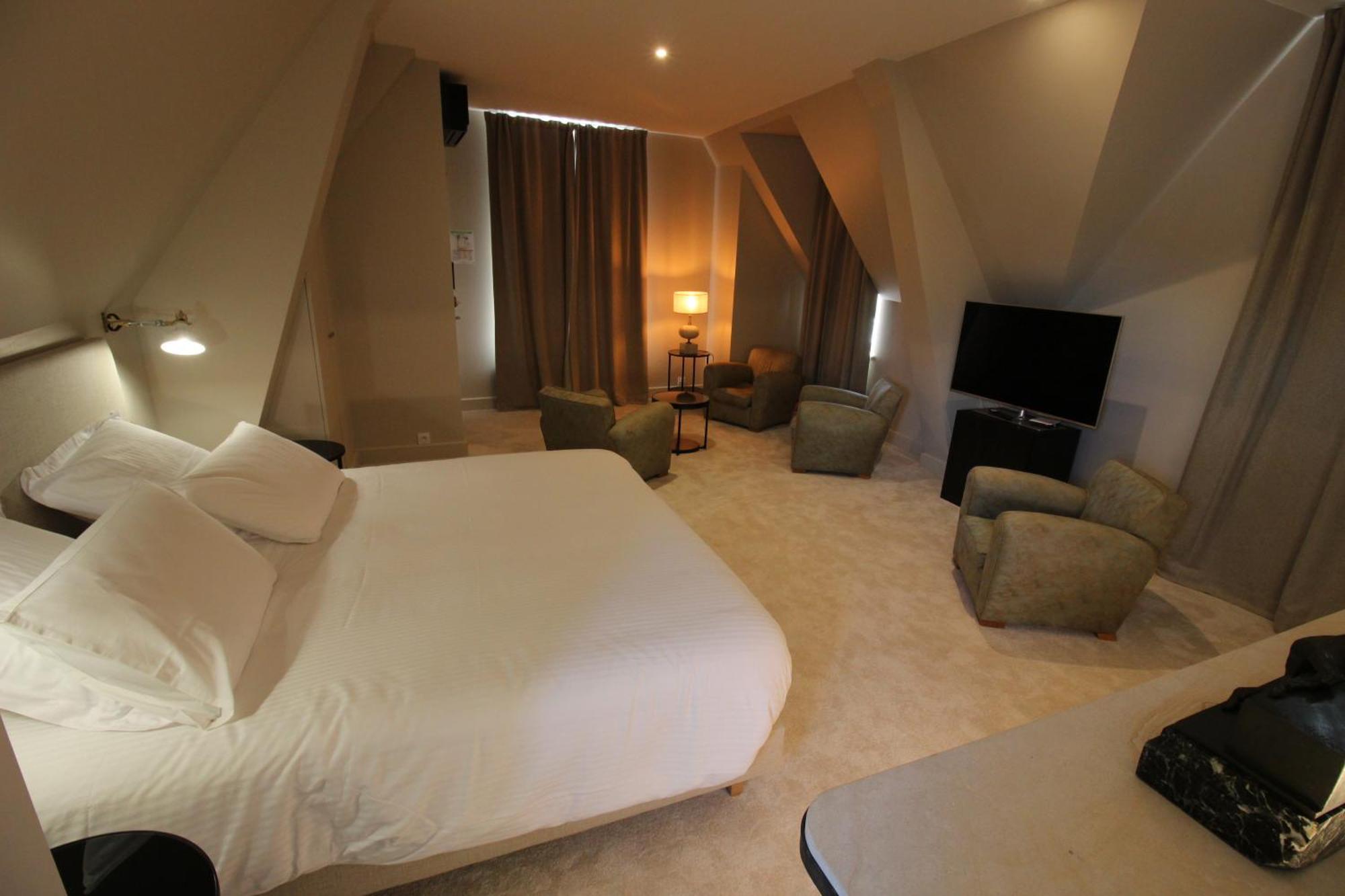 Logis Hotel La Maison A Pan De Bois Виерзон Екстериор снимка