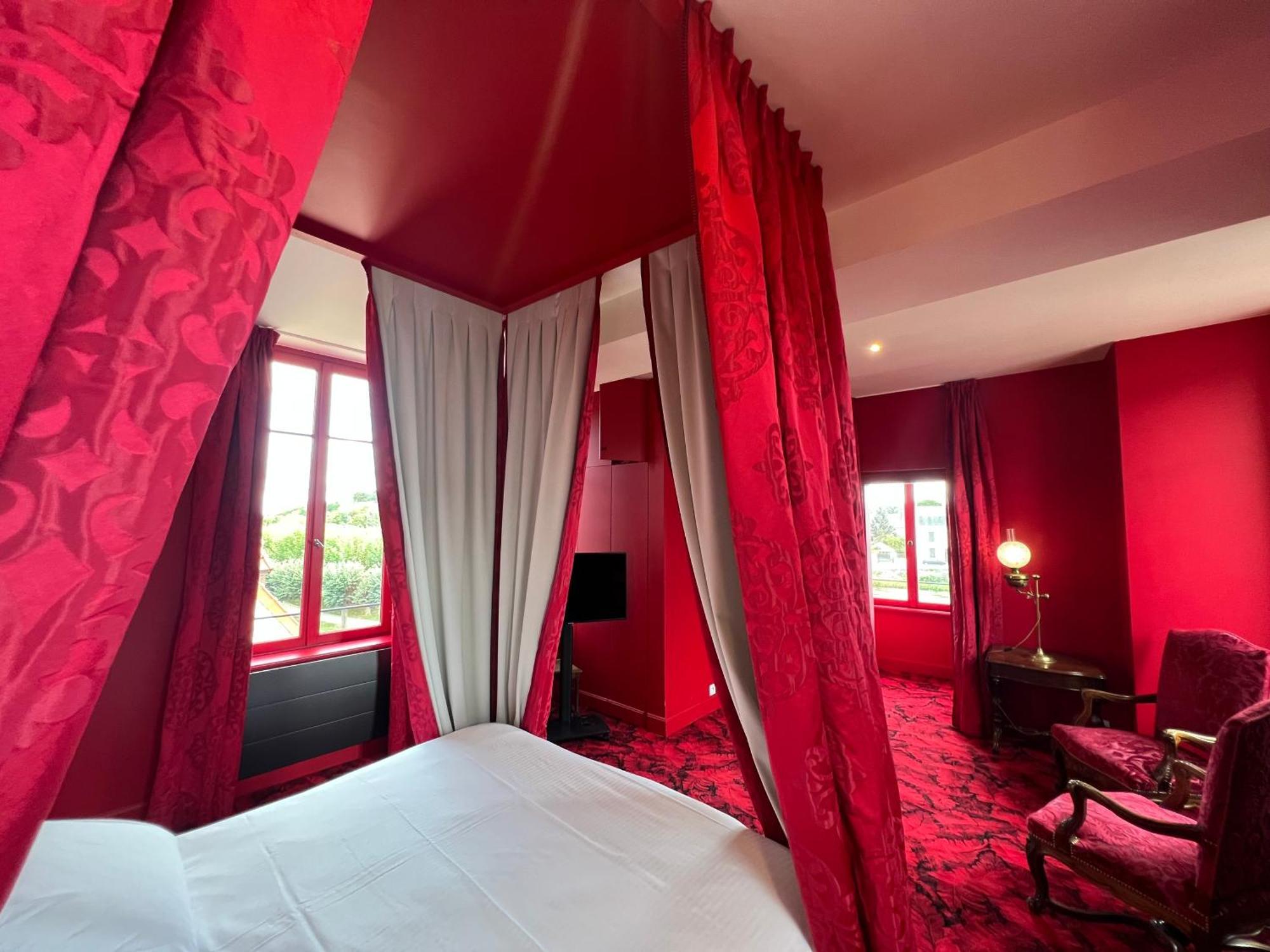 Logis Hotel La Maison A Pan De Bois Виерзон Екстериор снимка