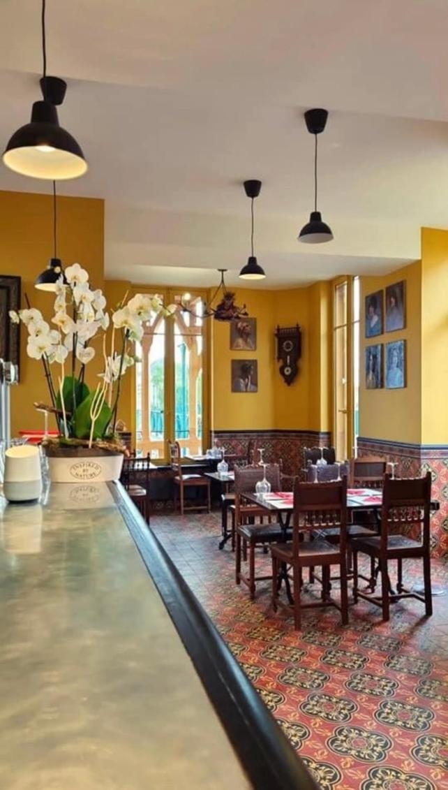 Logis Hotel La Maison A Pan De Bois Виерзон Екстериор снимка