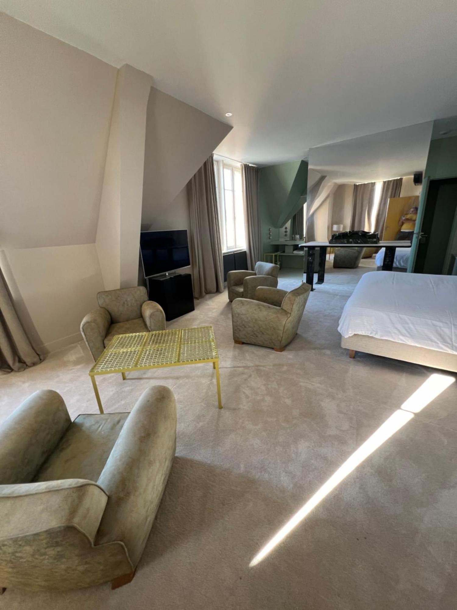 Logis Hotel La Maison A Pan De Bois Виерзон Екстериор снимка