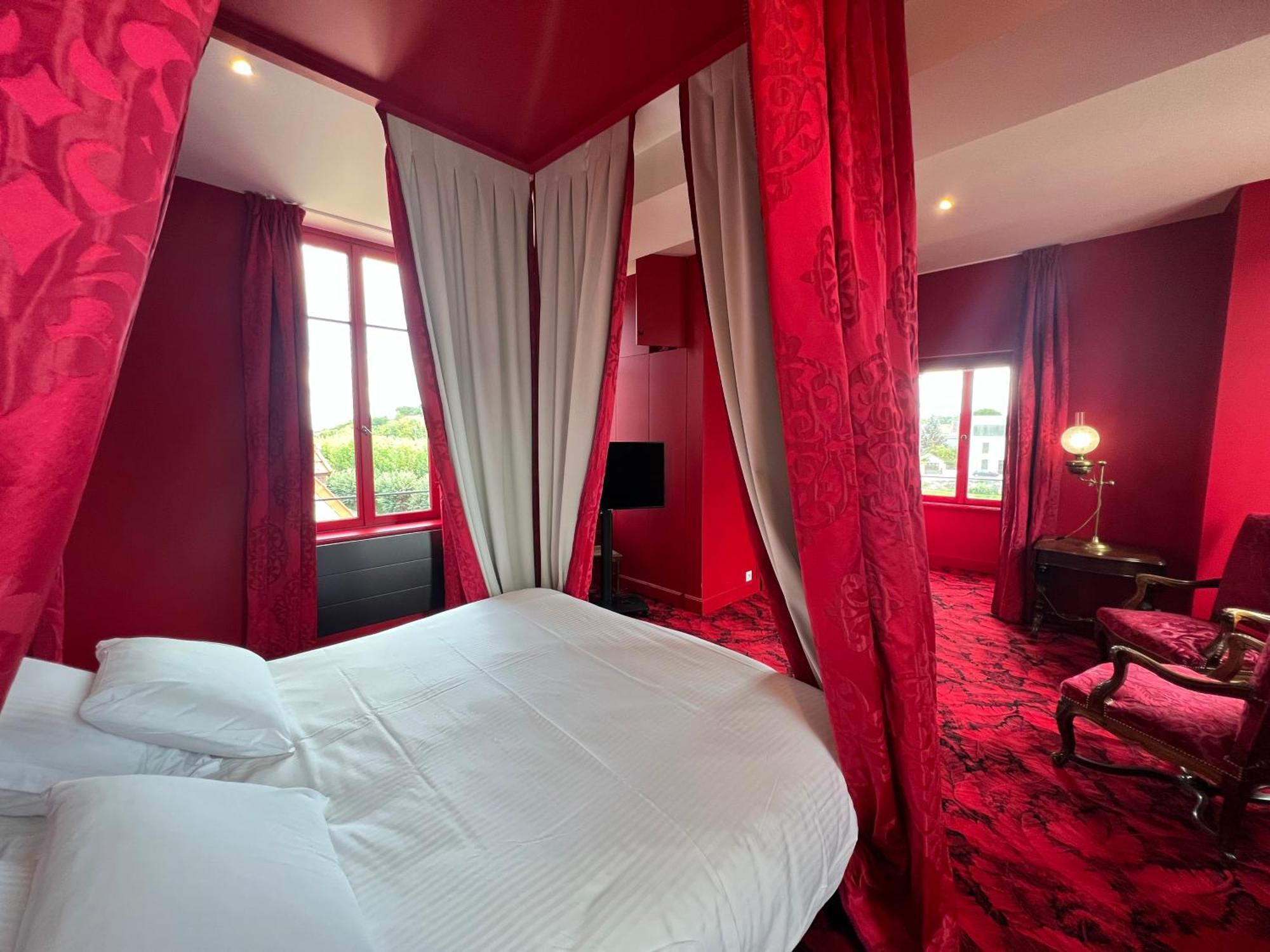 Logis Hotel La Maison A Pan De Bois Виерзон Екстериор снимка