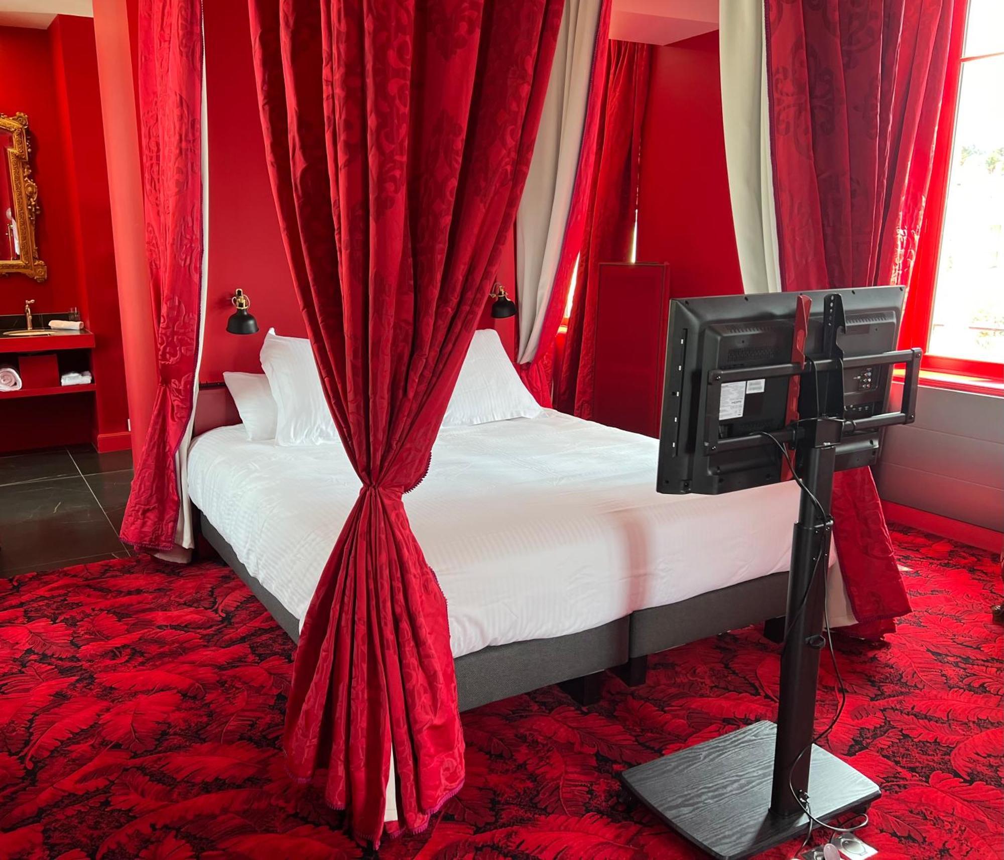 Logis Hotel La Maison A Pan De Bois Виерзон Екстериор снимка
