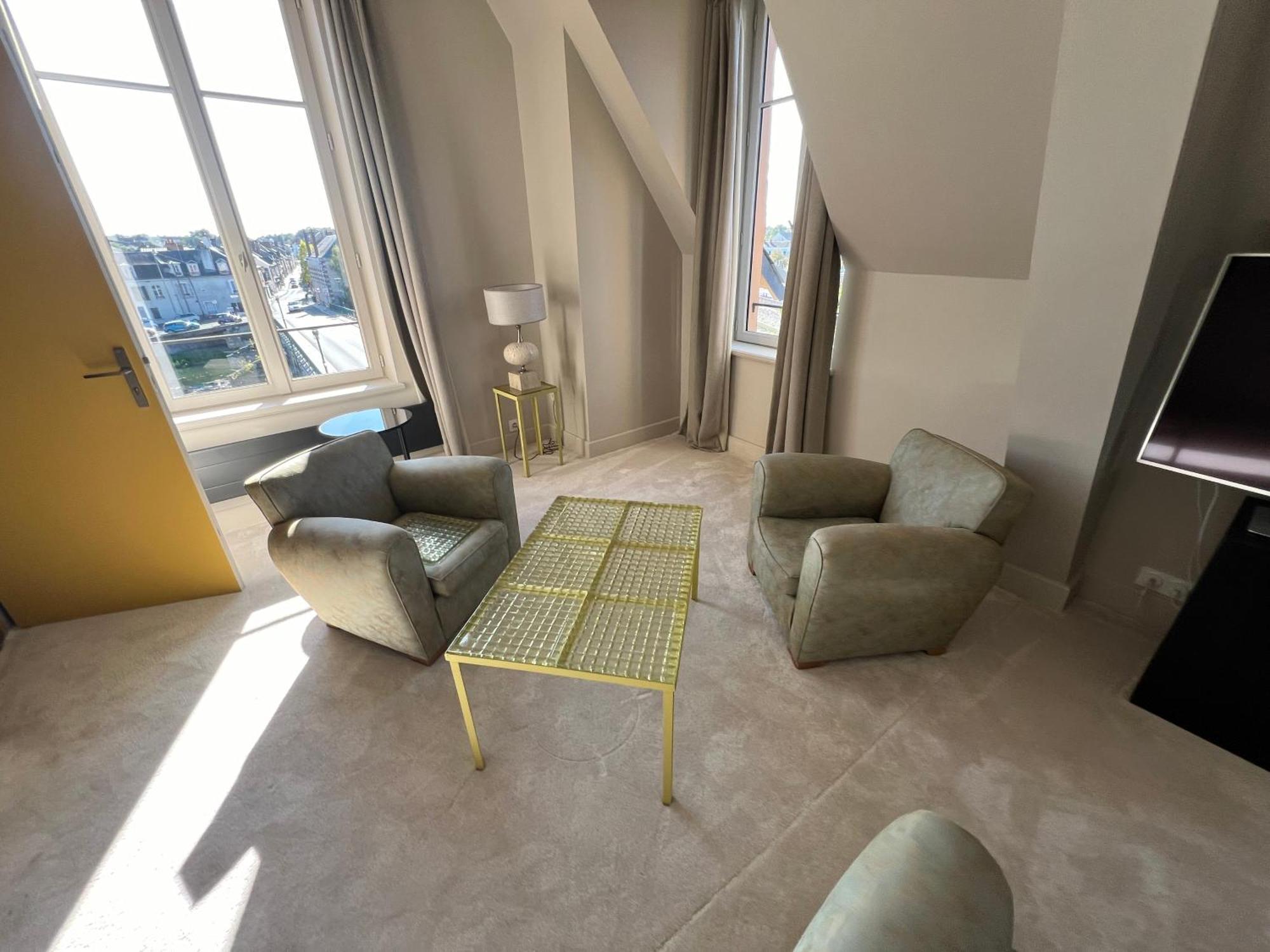 Logis Hotel La Maison A Pan De Bois Виерзон Екстериор снимка